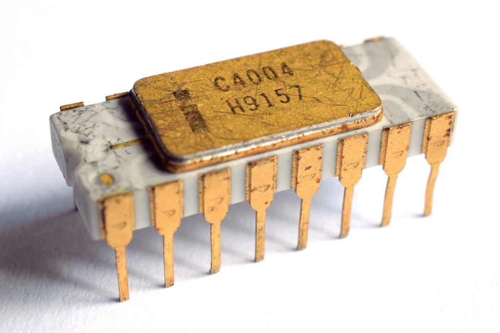 De la calculadora al universo digital: 50 años de revolución computacional | Intel C4004