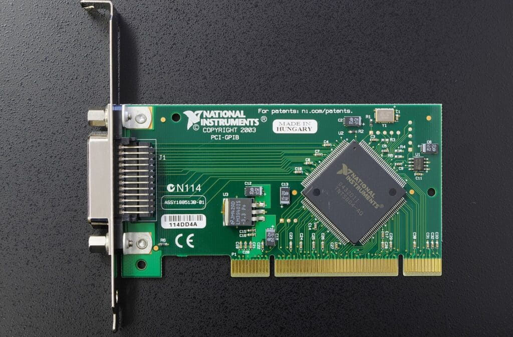 El bus de HP que se negó a morir: 53 años después, GPIB por fin se integra de forma estable en el kernel de Linux | 1640px National pci GPIB card IMGP1642 smial wp